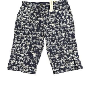 Chico’s Fitigues Shorts Tonal Palms pattern